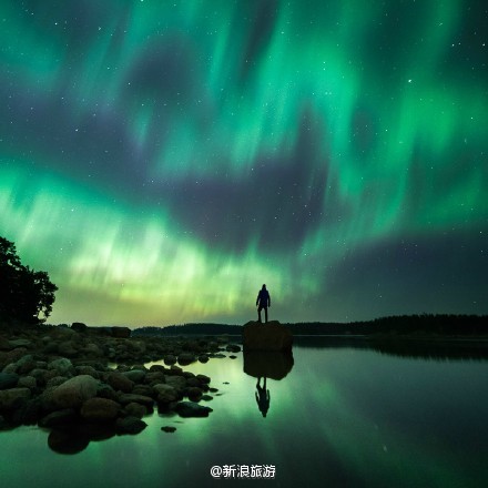 芬兰摄影师 Mikko Lagerstedt 捕获到的世界尽头，星河璀璨，大地静穆；晚安。