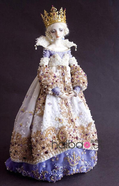 娃娃中的爱马仕。这些高贵而精美的瓷娃娃是由一位年轻而富有天赋的俄裔加拿大俏象艺术家Marina Bychkova一手创造的