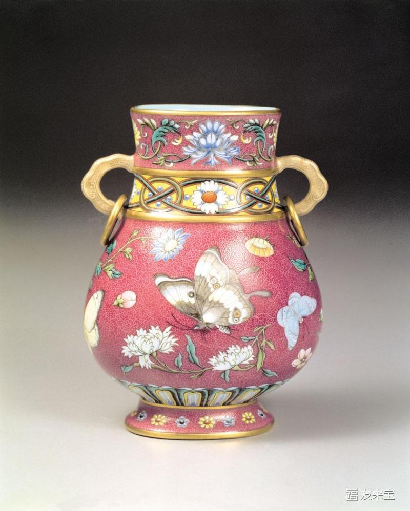 清 乾隆 粉彩花蝶活环瓶.高13.6公分 口径6.2×4.7公分 底径6.