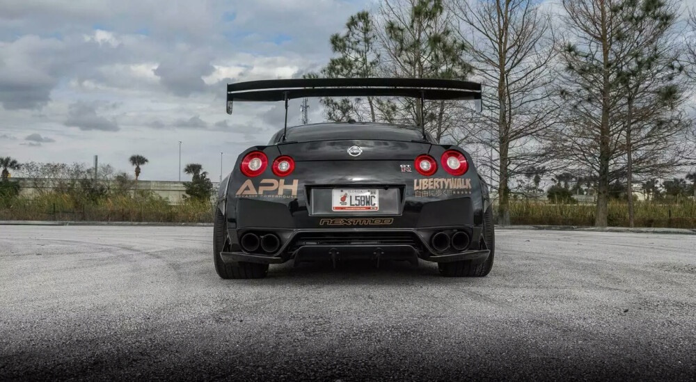  暴力宽体战神，Liberty Walk Nissan GTR