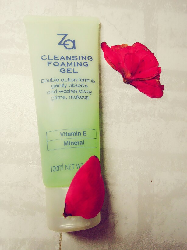 za卸妆啫喱，用它主要图方便，抹上稍微按摩洗掉即可，卸妆效果不错，平价喜人