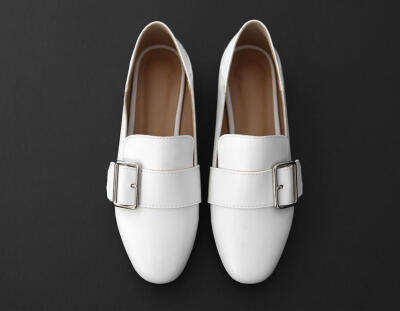 Buckle flat shoes