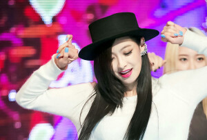 宋茜 宋茜 宋茜 <br />f(x) 宋茜 郑秀晶 刘逸云 朴善怜 luna amber vic k <br />Me U