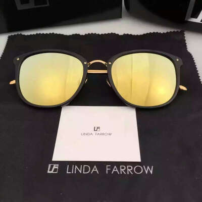 Linda farrow款墨镜。夏天来了。太阳会刺伤眼睛 。太阳镜可以暂时保护眼睛。喜欢可以和zzhen聊哦。丹阳发货