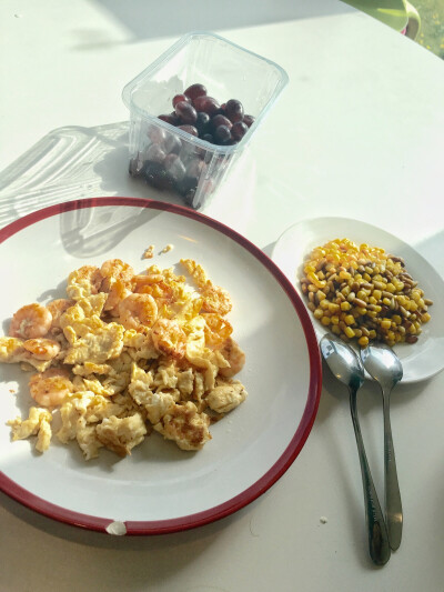 虾仁炒蛋，松仁玉米.--05.03.2016