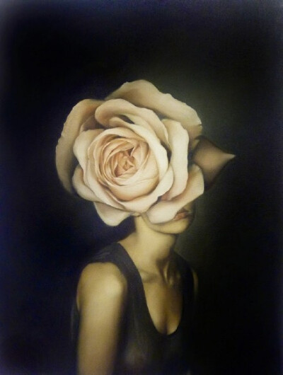 Amy Judd（amyjuddart.com）是一个伦敦艺术家，她那些美丽而又静谧的肖像作品中经常出现羽毛、翅膀和蝴蝶的元素