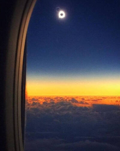 #2016印尼日全食# 870所见的日食！ Photo: Anchorage flight attendants Rachael C. & Sofia S.