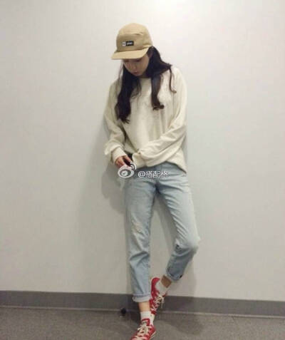 卫衣搭牛仔裤