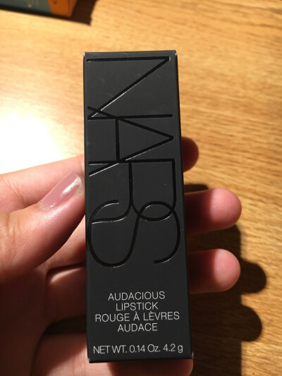 種草Nars 色號bette 超級復古的棕色調深紅色