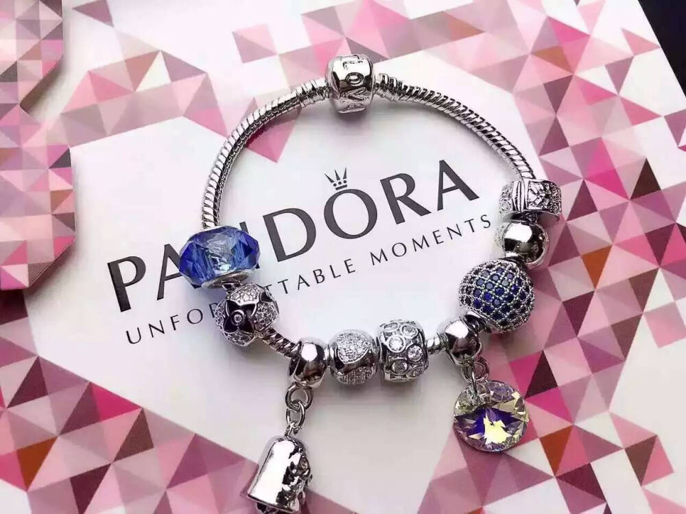 ❤️❤️❤️460¥爆爆❗〖PANDORA潘多拉〗潘多拉手链✨✨精美足足一样专柜品质❗❤️PANDORA 喜欢把自己的梦想穿成串，把过去的记忆带在手上，把未来的祝福与憧憬装在心里高端版本