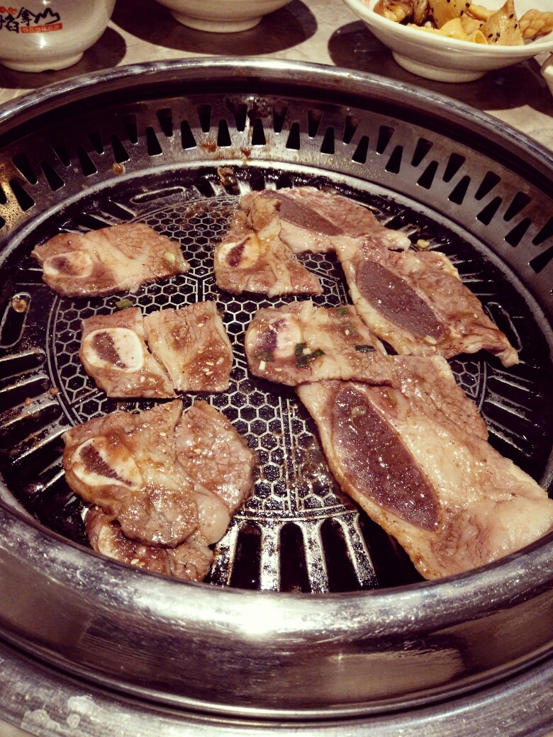 超好吃的烤肉，但是为什么带骨头～