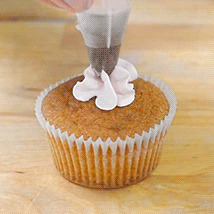想要挑战烘焙的同学怎能不会裱花？不如从简单的Cupcake开始玩起吧！