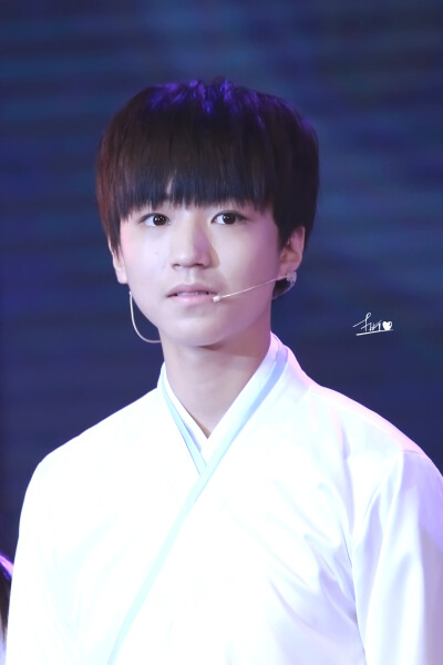 #王俊凯# #TFBOYS王俊凯# #TFBOYS# 151004 杭州步步高家教机见面会 cr:MarieFiX921