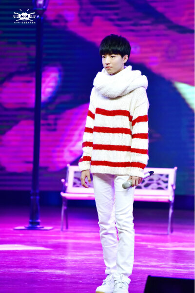 #王俊凯# #TFBOYS王俊凯# #TFBOYS# 151128 cr：Karry王俊凯中文首站