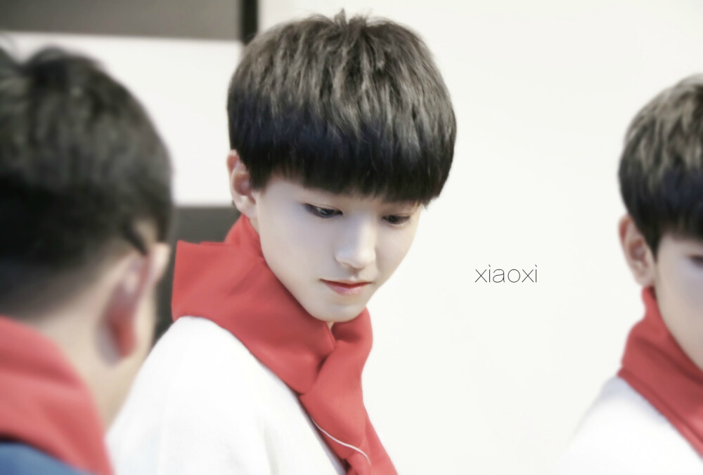 #王俊凯# #TFBOYS王俊凯# #TFBOYS# 151130 红围巾公益活动 cr：小洗洗洗洗洗洗