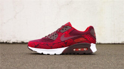 NIKE 发布以五大城市为主题的 Air Max Look of the City Pack。该系列采用包括 Air Max 1、Air Max 90 等在内的 Air Max 经典款作为蓝本，以充满特色的印花和配色呈现城市主题。