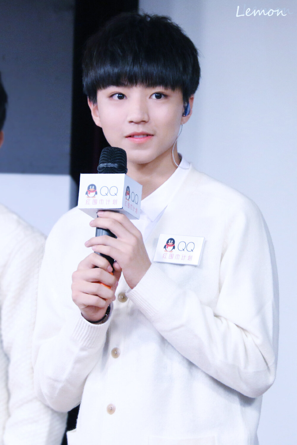 #王俊凯# #TFBOYS王俊凯# #TFBOYS# 151130 QQ空间红围巾 cr：LLLemonK