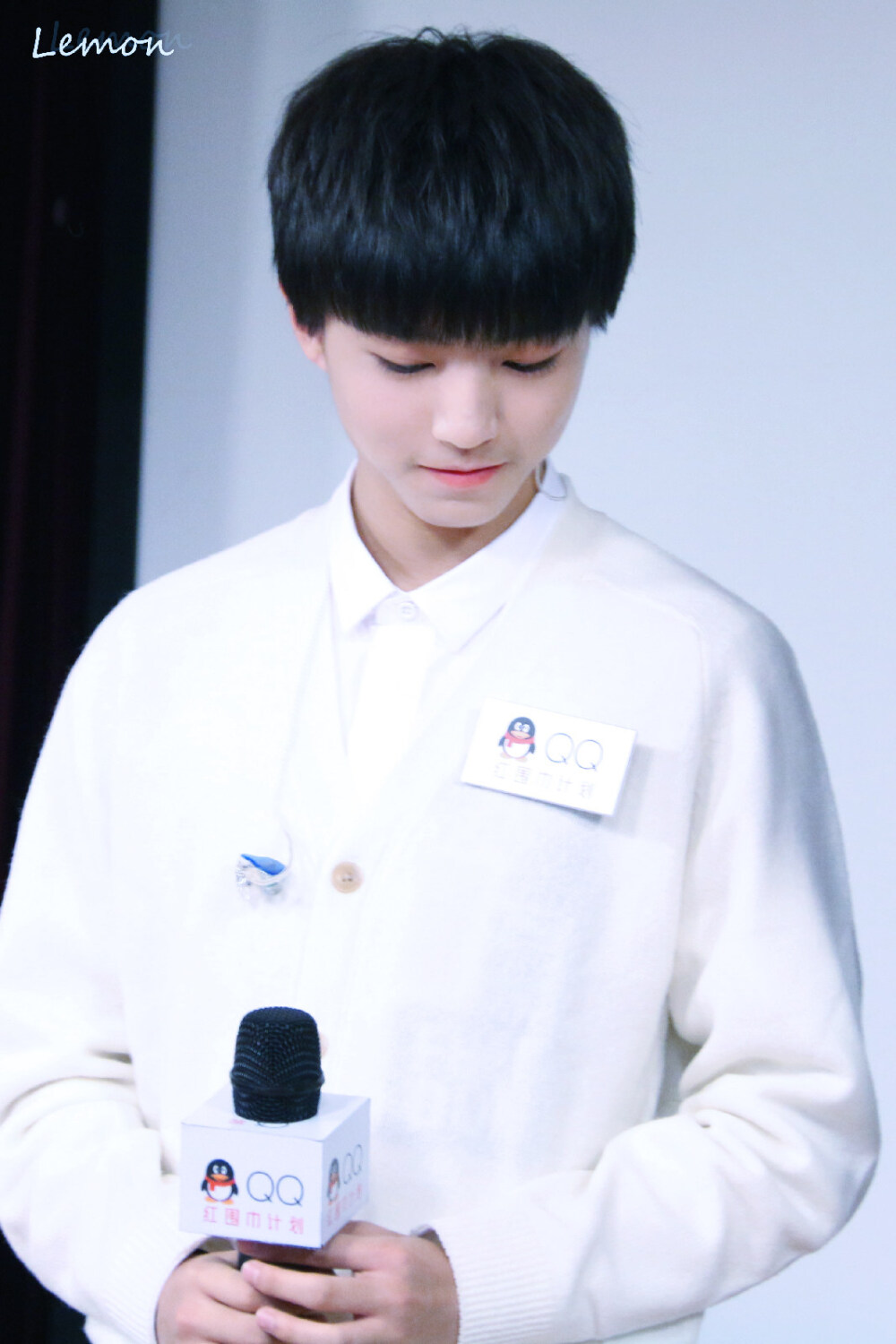 #王俊凯# #TFBOYS王俊凯# #TFBOYS# 151130 QQ空间红围巾 cr：LLLemonK