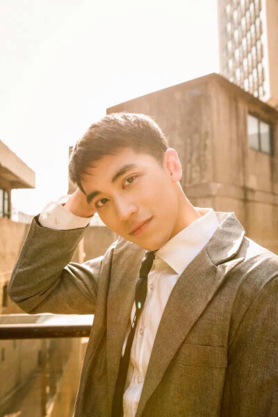 许你魏来，风雨同洲（微博搬图，来源见水印，不妥删|(￣3￣)|摄影@鄧思遠Dasiy