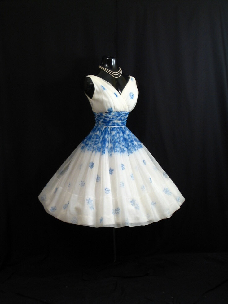 RESERVED Vintage 1950's 50s Blue White Floral Roses Chiffon Organza Party Prom…蓝色碎花裙、、公主裙蓬蓬裙复古小礼服。曦 @晨曦小径