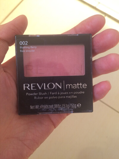 Revlon的腮红～这款是02号～红粉系～一盒可以用好久 并且不太贵～配了小刷子～很柔软