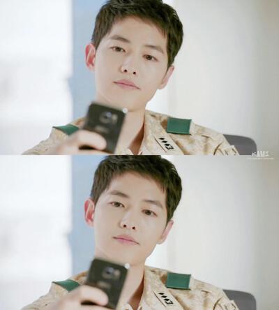  #太阳的后裔# #宋仲基# #宋慧乔# Descendants of the sun ♡ cr.logo EP05 “怎么敢让你一个人出去呢 让你一个人出去就吊在悬崖上 让你一个人坐火车的话 你会在哪儿呢。” 每一句话都写成诗ㅠㅠ