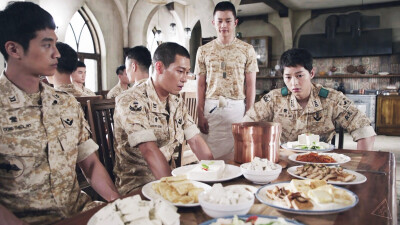  #太陽的后裔# #宋仲基# #宋慧喬# Descendants of the sun ? cr.logo Ep04 【1080p修圖】軍裝殺