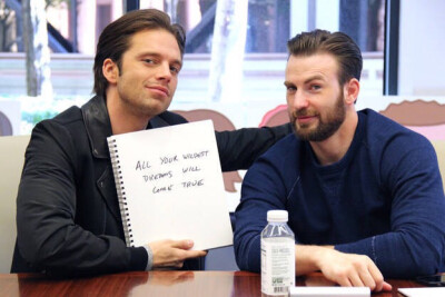  Chris Evans Sebastian Stan 眼神如此傲娇 All your wildest dreams will come true! 我想说我的是睡你们俩可以吗