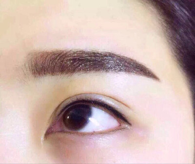 美哭了有木有，美瞳线+纹眉毛