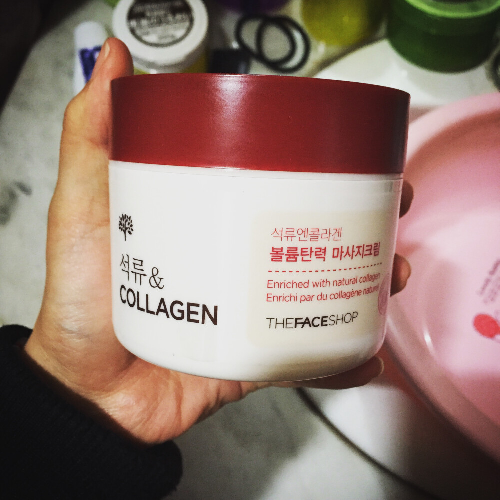 菲斯小铺（The face shop）的什么石榴去角质按摩膏，名字记不太清楚了，专卖店买的在某宝搜不到不知道为毛！用了一次就不想用第二次的去角质膏，在脸上拼命的搓半天搓红了脸才能搓出一点角质，反正我是没啥耐性！喜欢按摩脸的妹子可以试试，当时买好像一百多块一大罐挺实惠，可以按摩好一段时间，不过我是斩草除根了！！