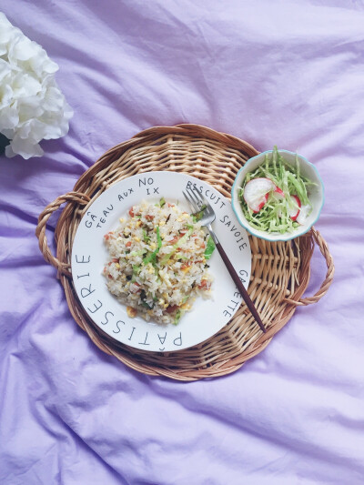 蛋炒饭，油醋小菜