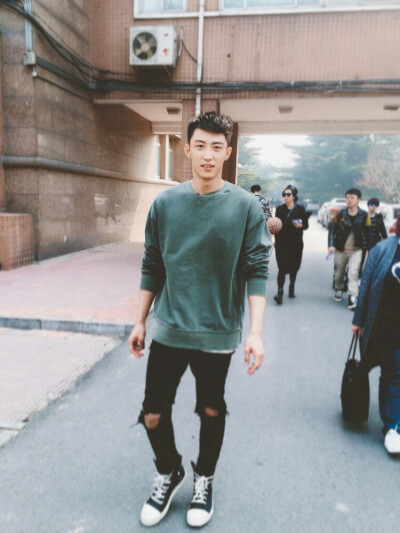 向我走来的是…