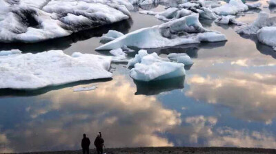 Iceland is the place where I want to go with my lover while holding our hands.