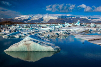 Iceland is the place where I want to go with my lover while holding our hands.