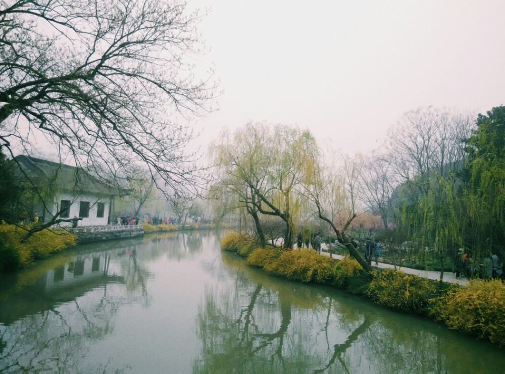 春风十里扬州路，卷上珠帘总不如。by徽檩