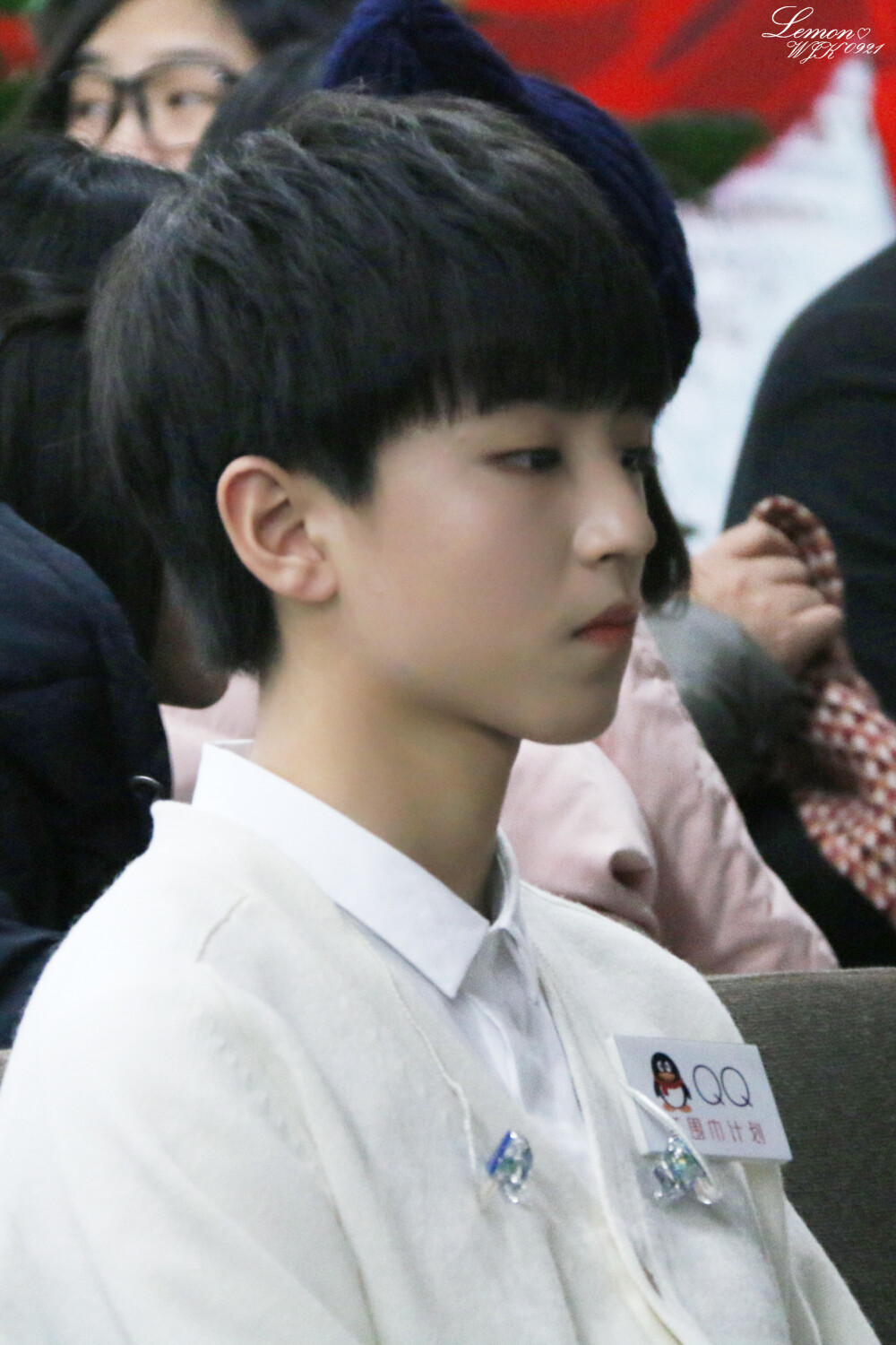 #王俊凯# #TFBOYS王俊凯# #TFBOYS#151130 QQ空间红围巾活动cr：LLLemonK