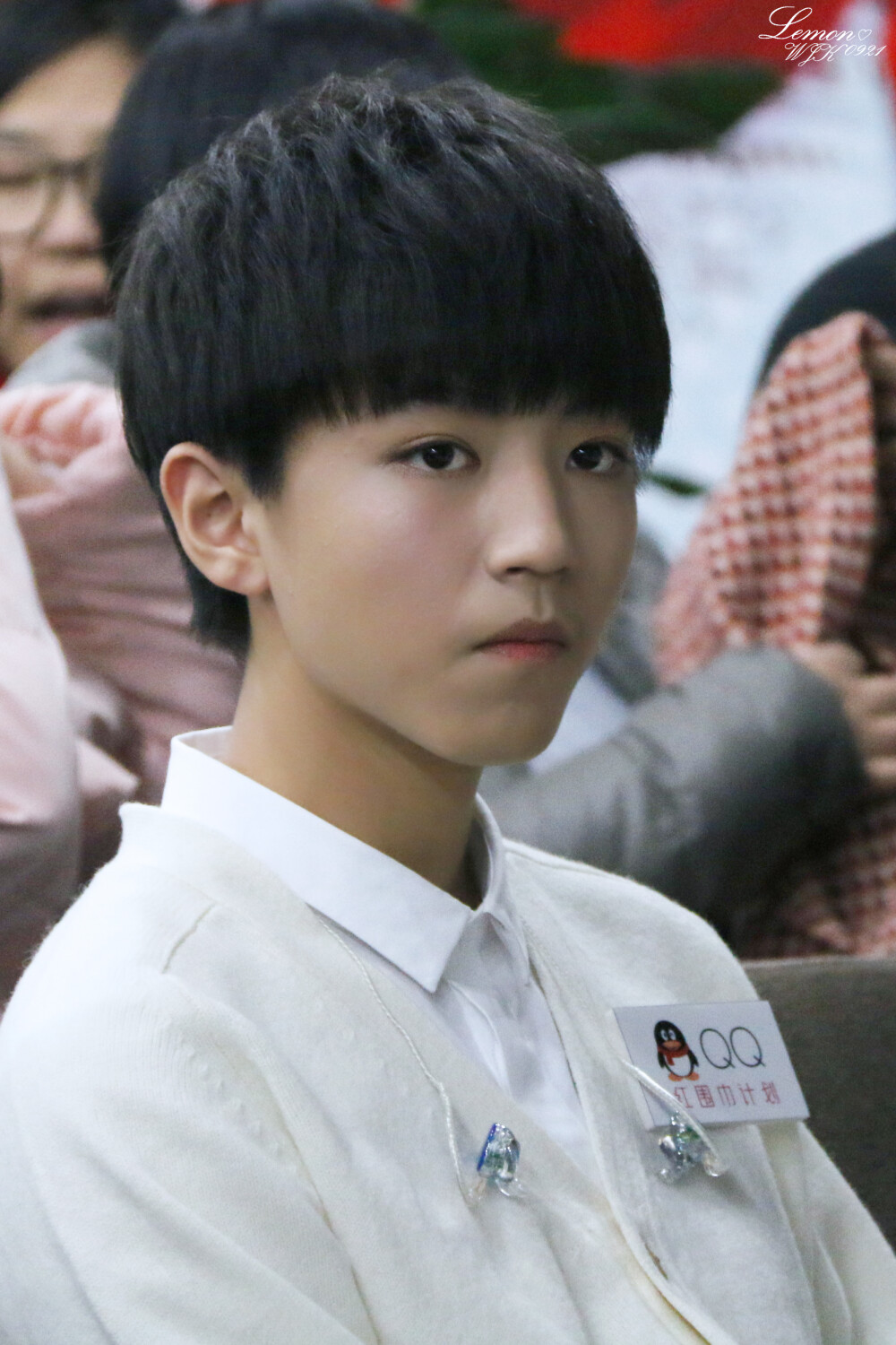 #王俊凯# #TFBOYS王俊凯# #TFBOYS#151130 QQ空间红围巾活动cr：LLLemonK