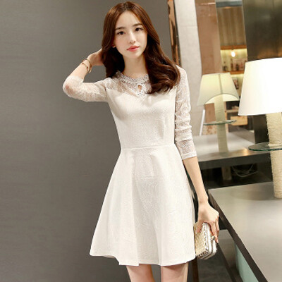  修身的中长款连衣裙，颜色凸显气质，柔软的面料，打底很棒！