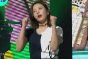 经济公司  韩国sm娱乐有限公司
所属组合  redvelvet/레드벨벳/红色天鹅绒
出道日期  2014.8.1
中文名字  朴秀荣
外文名字  박수영、Park Soo Young
别文名字  조이/Joy
所属国籍  韩国
所属民族  朝鲜族
星座          处女座
血型          A型
身高          168cm
出生地      韩国
出生日期  1996年9月3日
职业          歌手
毕业院校  首尔表演艺术高中
代表作品  Ice Cream Cake、Happiness、Be Natural、Dumb Dumb
队内职务  副Rapper
rv代表色   绿色   
向副主唱迈进 身高担当    清爽果汁女孩  青苹果笑眼女孩