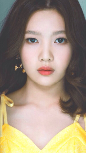 经济公司  韩国sm娱乐有限公司
所属组合  redvelvet/레드벨벳/红色天鹅绒
出道日期  2014.8.1
中文名字  朴秀荣
外文名字  박수영、Park Soo Young
别文名字  조이/Joy
所属国籍  韩国
所属民族  朝鲜族
星座          处女座
血型          A型
身高          168cm
出生地      韩国
出生日期  1996年9月3日
职业          歌手
毕业院校  首尔表演艺术高中
代表作品  Ice Cream Cake、Happiness、Be Natural、Dumb Dumb
队内职务  副Rapper
rv代表色   绿色   
向副主唱迈进 身高担当    清爽果汁女孩  青苹果笑眼女孩