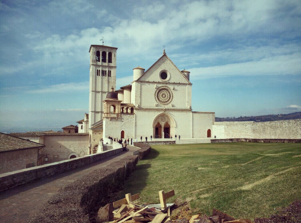 圣方济各教堂 阿西西
里面的壁画有乔托大神的手笔。