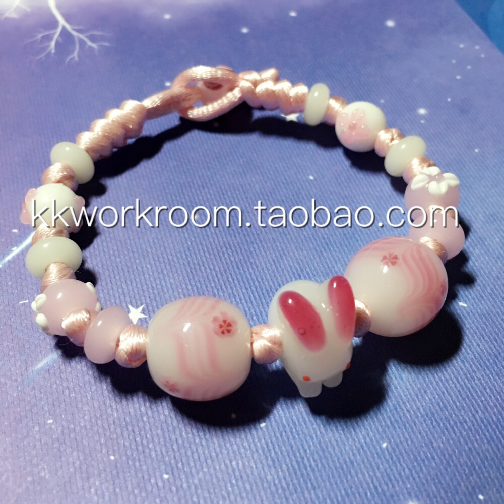 琉璃兔子手绳中国结金刚结手链。粉色系，萌萌哒可爱小兔纸，樱花琉璃配珠～