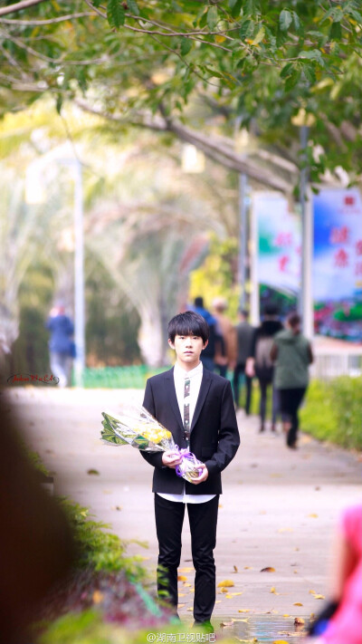 #易烊千玺# #TFBOYS# 希望爱你的人都像你