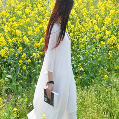  淑女气质的连衣裙，漂亮的颜色，很有文艺范！显瘦的版型哦！