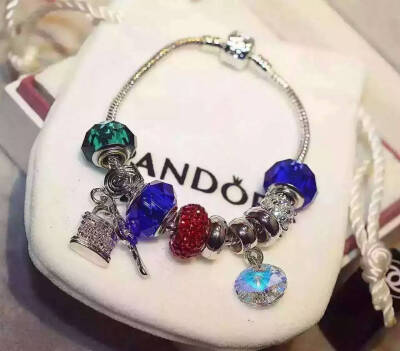 485爆爆❗〖PANDORA潘多拉〗PANDORA潘多拉手链✨✨精美足足一样专柜品质❗❤️PANDORA 喜欢把自己的梦想穿成串，把过去的记忆带在手上，把未来的祝福与憧憬装在心里[爱你][爱你][爱你][爱你]爱混搭爱每一个