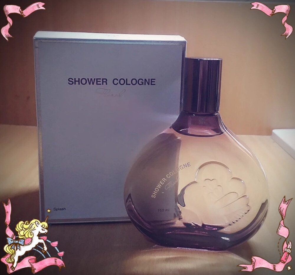 『Amore 爱茉莉shower cologne 香体露香水』爱茉莉特别推荐女神用的神器香水，超级推荐。在街上擦肩而过，都会也闻到淡淡清香，并不像香水那么刺鼻。一点点就够用，毕竟还是属于香水一类的。虽然用了一段时间，但是一直不知道前中后调是什么，有点小郁闷。