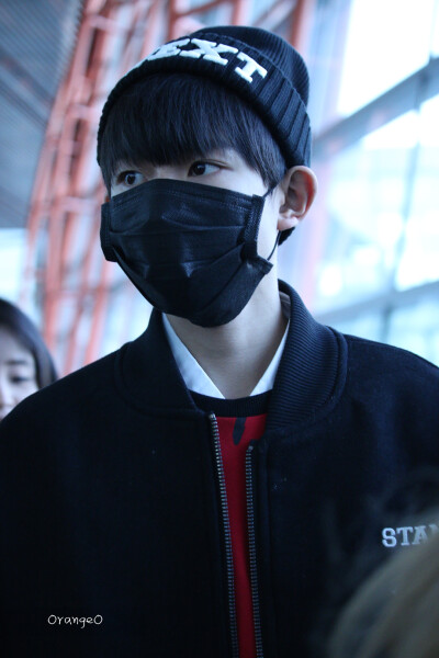 TFBOYS王源 160109 重庆赴北京 cr：OrangeO榨汁鲜橙多