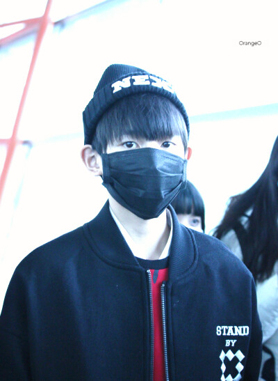 TFBOYS王源 160109 重庆赴北京 cr：OrangeO榨汁鲜橙多