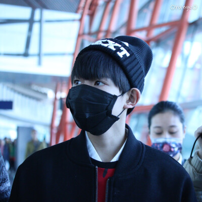 TFBOYS王源 160109 重庆赴北京 cr：OrangeO榨汁鲜橙多