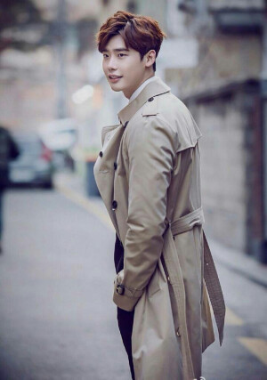 穿风衣的男纸
  李李钟硕